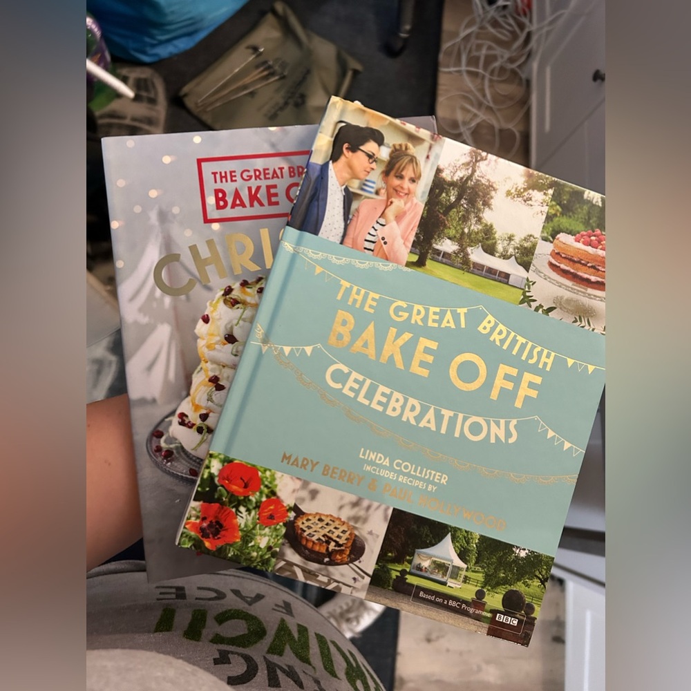 The Great British Bake off (Baking Show) set of 2 cookbooks minted condition